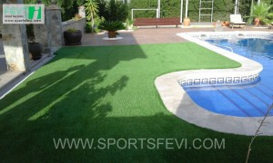 Read more about the article Nueva instalación de césped artificial en piscina.