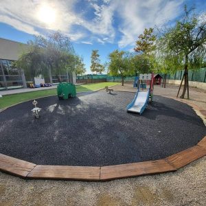 Read more about the article Instalación de pavimento en parques infantiles